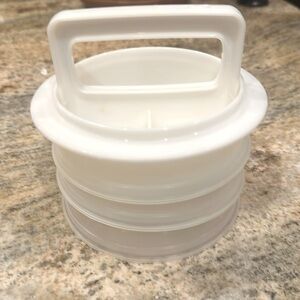 Tupperware Hamburger Maker/Keeper White- Press and keeper (3 patties at a time)